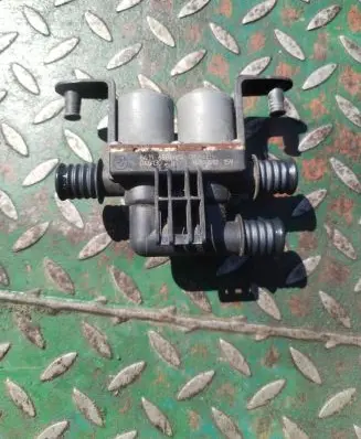 BMW X5 E53 Coolant heater control valve 6906652