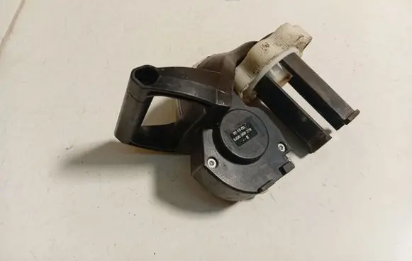 Renault Clio III Spare wheel bolt 8200269378
