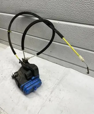 Audi A4 S4 B5 8D Rear door lock 8D0839015