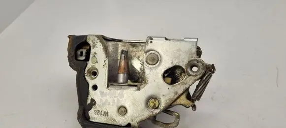 Mercedes-Benz S W126 Rear door lock 1237330108