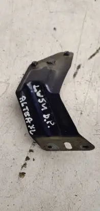 Seat Altea XL Fender mounting bracket 5p0821136