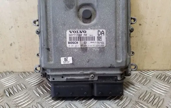 Volvo XC90 Engine control unit/module 30771550AB 0281012103