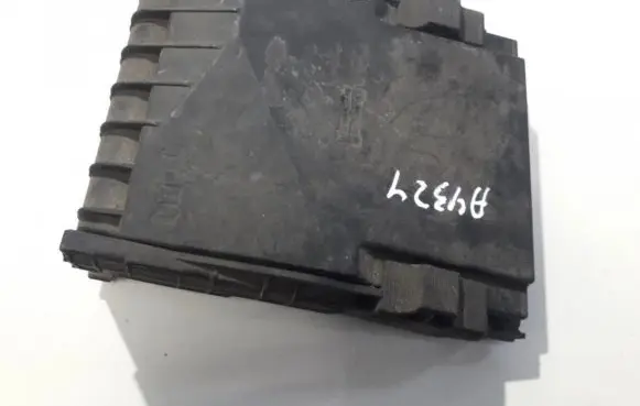 Volkswagen PASSAT B6 Fuse box cover 1K0937132F