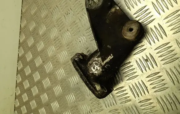 Mercedes-Benz S W126 EGR valve cooler bracket 1102233004