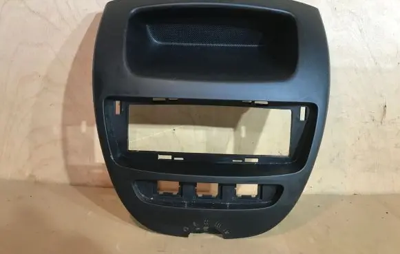 Peugeot 107 Radio/GPS head unit trim 554050H010