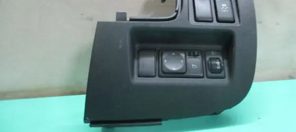 Nissan Micra Wing mirror switch 1HA0A