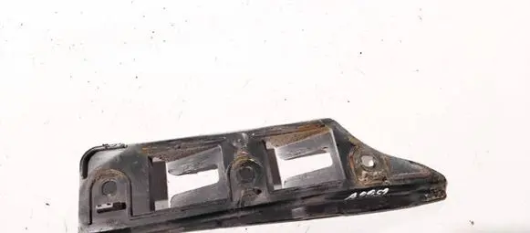 Front bumper mounting bracket