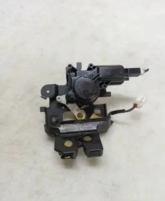 Mazda 3 I Tailgate/trunk/boot lock/catch/latch B6724