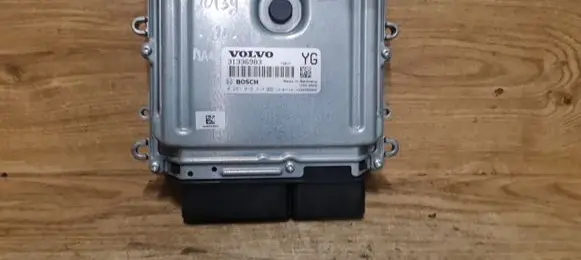 Volvo XC70 Engine control unit/module 31336983 0281018414