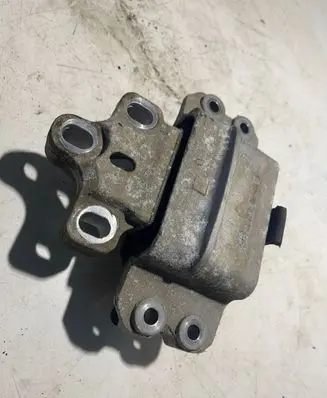 Seat Altea XL Engine mount bracket 173240