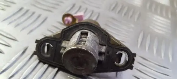 Toyota Corolla E120 E130 Tailgate exterior lock n0501341