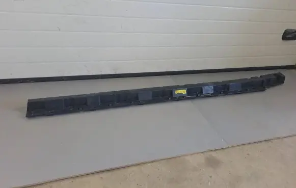 BMW X7 G07 Sill supporting ledge 7425469 51777425469 10503410