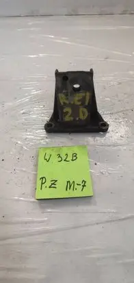 Renault Espace I Engine mounting bracket 87641321
