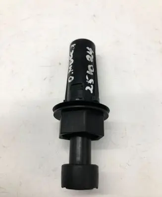 Opel Mokka B Tailgate/trunk/boot lid buffer 9825394180