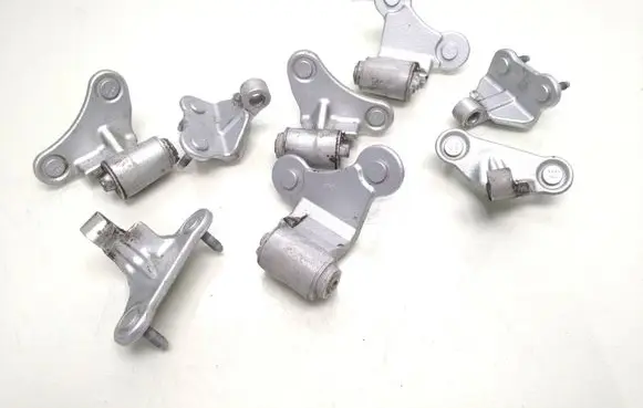 Mercedes-Benz C W204 Front door lower hinge 
