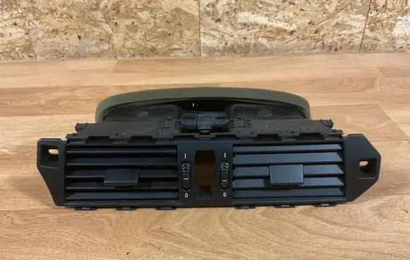 BMW 5 E60 E61 Dash center air vent grill 6910734 141218 7009275
