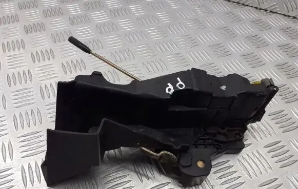Mercedes-Benz C W202 Front door lock 2027231408