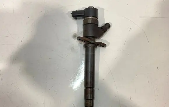 Volvo XC90 Fuel injector 8658352