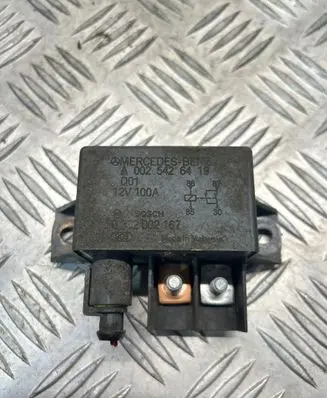 Mercedes-Benz E W211 Charging relay A0025426419