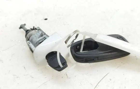 Audi Q5 SQ5 Front door lock (next to the handle) 8R1837167B