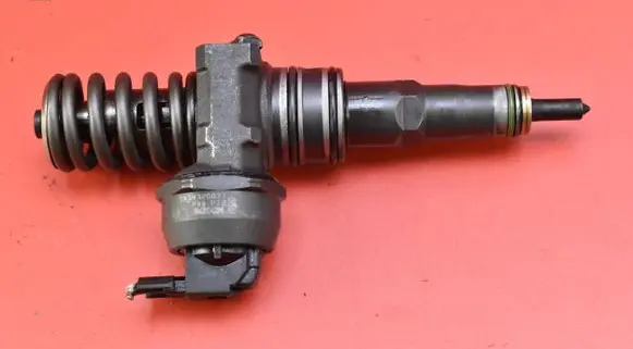 Skoda Octavia Mk2 (1Z) Fuel injector 038130073AJ