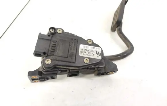 Ford Galaxy Accelerator throttle pedal 7M3721603B YM219F836AA