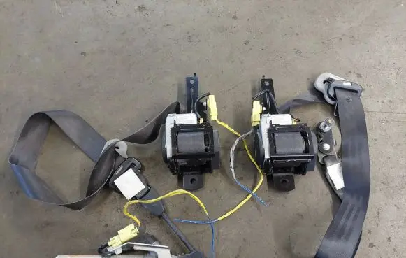 Honda FR-V Front seatbelt 33712