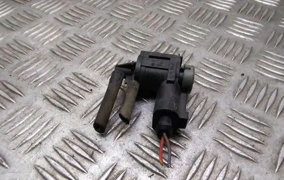 Volkswagen Phaeton Valve vacuum 1J0906283C