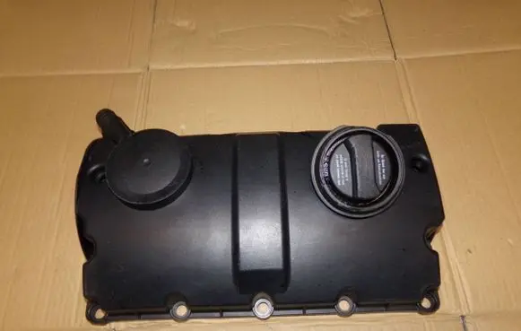 Volkswagen PASSAT B5 Rocker cam cover 038103469A