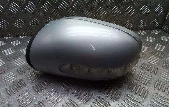 Mercedes-Benz C W203 Front door electric wing mirror 413133417
