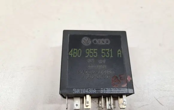 Volkswagen PASSAT B5.5 Window wiper relay 4B0955531A