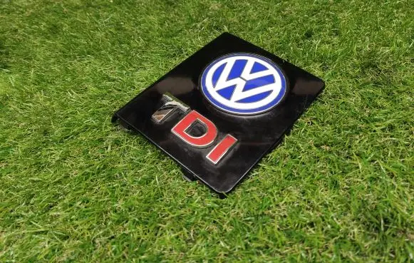 Volkswagen PASSAT B5.5 Engine cover (trim) 013426A 061638A