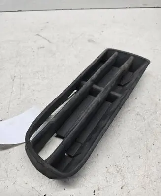 Volkswagen Golf IV Front bumper lower grill 1J0853665B
