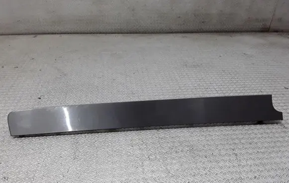 Dashboard glove box trim