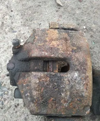 Volkswagen Golf V Front brake caliper