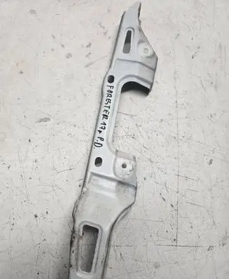 Fender mounting bracket