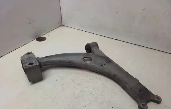 Volkswagen PASSAT B6 Front lower control arm/wishbone 3C0407153B