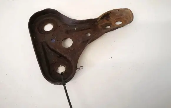 Mazda 6 Engine mounting bracket