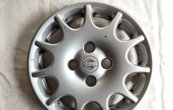 Nissan Primera R15 wheel hub/cap/trim 403159F500