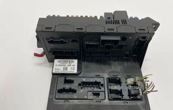 Mercedes-Benz E W211 Fuse module A2115457701