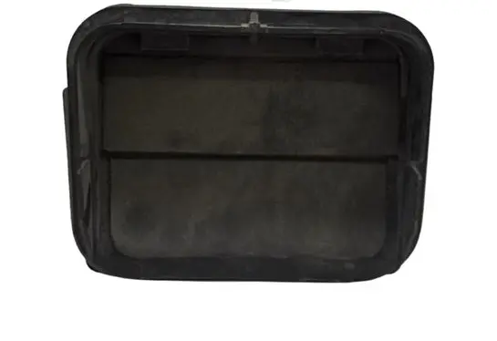 Quarter panel pressure vent
