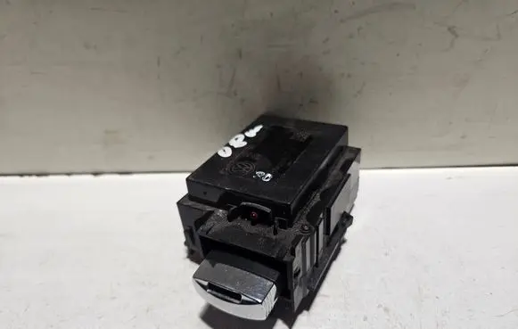 Volkswagen PASSAT B6 Ignition lock 3C0905843R