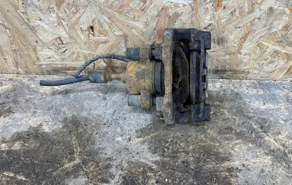 BMW 3 E46 Front brake caliper