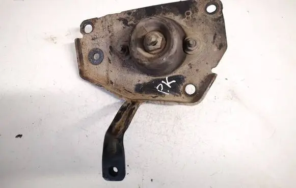 Peugeot 307 Engine mount bracket