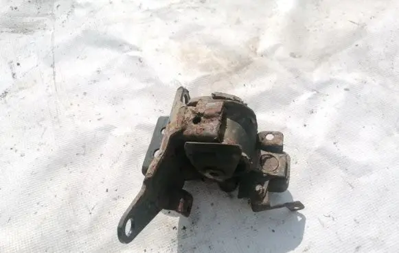 Toyota Corolla Verso E121 Engine mount bracket