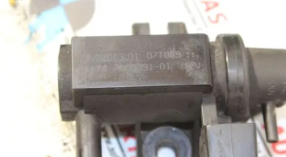 BMW 1 E82 E88 Turbo solenoid valve 7805391