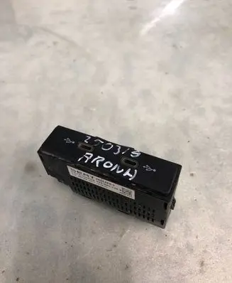 Seat Arona USB socket connector 575035736b