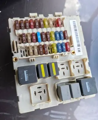 Ford Focus Fuse module 518273404