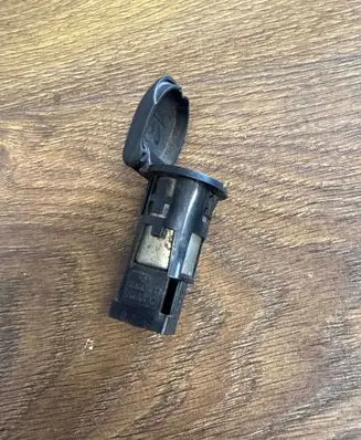 Renault Master III Cigarette lighter front 