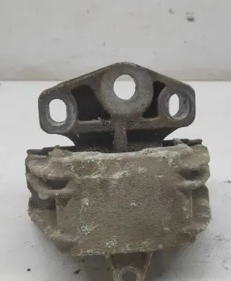 Engine mount bracket